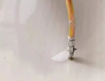 尖草坪瓷砖空鼓维修公司专业解答在瓷砖铺贴过程中，如果使用的砂料过粗（如全部使用了粗砂），可能会导致以下问题